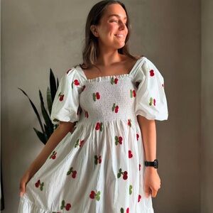 Parami Design Dress Womens Medium White Cherry Puff Sleeve Smocked Summer Midi